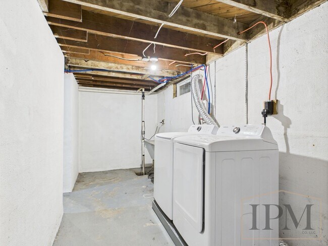 Building Photo - Available Now! Beautiful 3 Bedroom 2 Bath ...