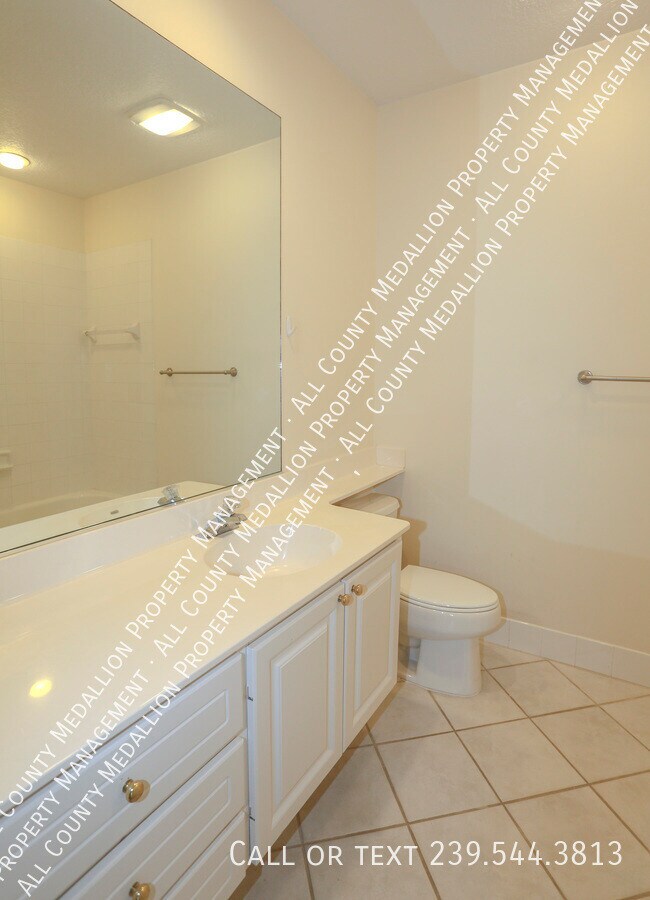 Building Photo - 5823 Cove Cir