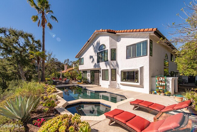 Building Photo - 2670 Grandoaks Dr