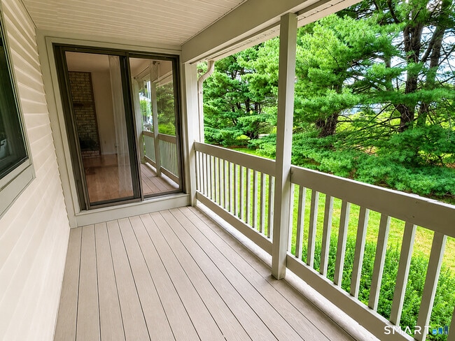 Building Photo - 501 Summer Hill Dr
