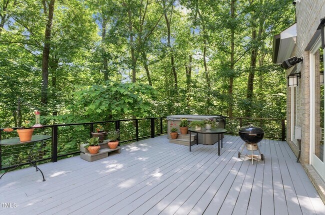 Building Photo - 6016 Glenthorne Dr