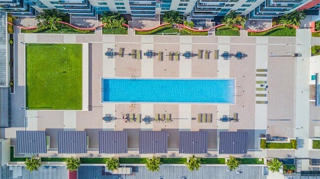 Building Photo - 1120 E Kennedy Blvd