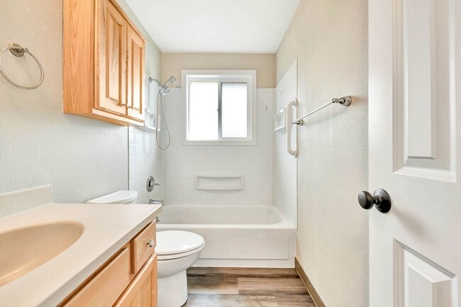 Building Photo - Savage / Ellis Duplex
