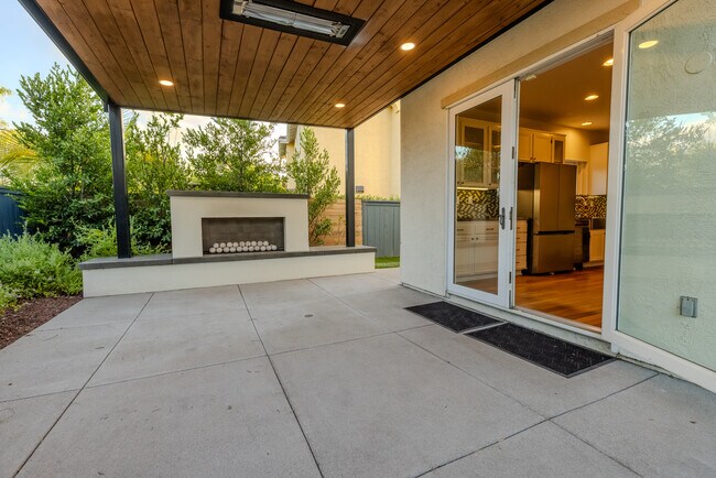 Building Photo - 3209 Rancho Reata