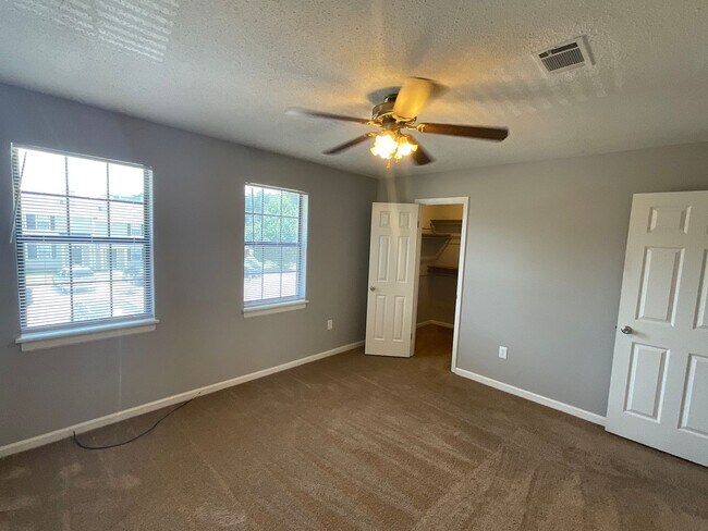 Building Photo - 3929 Miramar Ct
