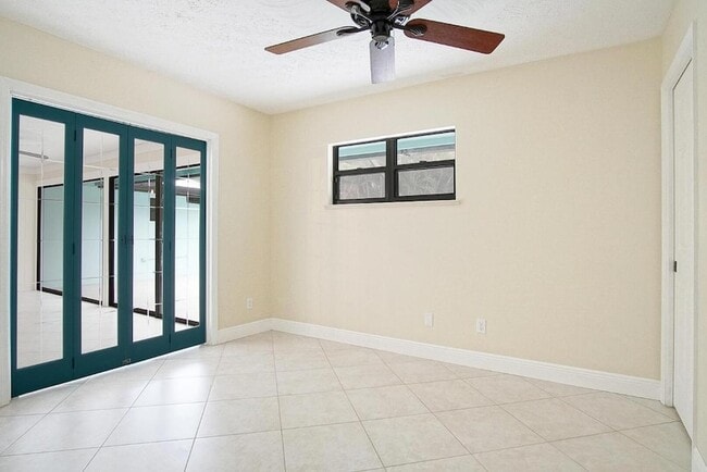 Building Photo - 1232 SW Knollwood Dr