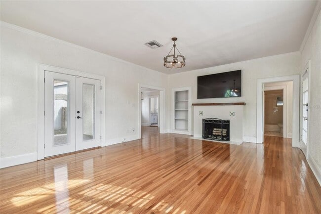 Building Photo - 3120 S Julia Cir