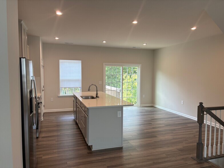 Primary Photo - 6621 Pathfinder Way