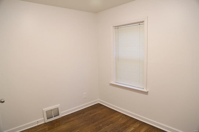 Building Photo - 840 Pershall Rd