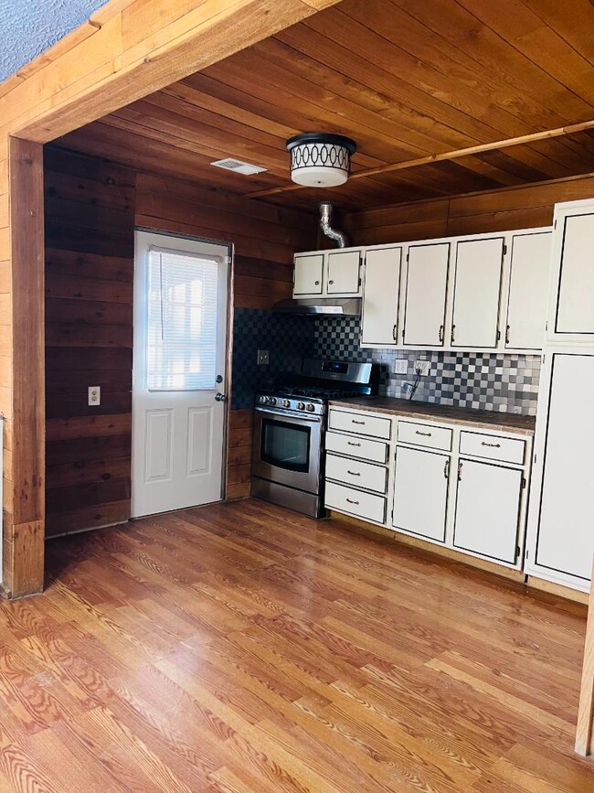 Building Photo - 4219 E 68th Terrace