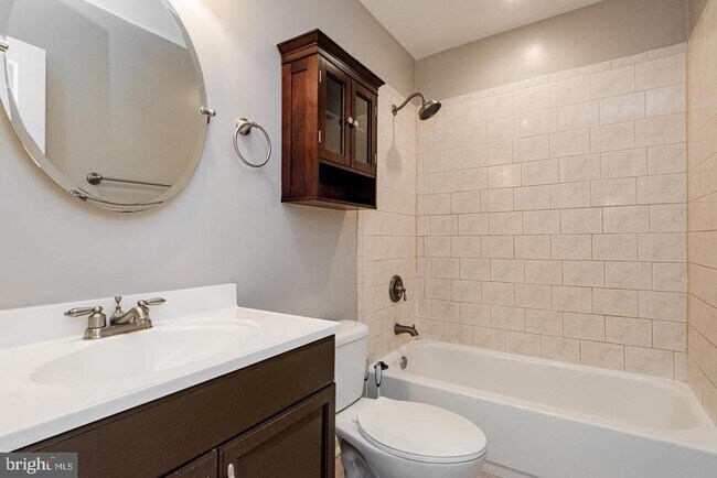 Building Photo - 1663 Hart Ct