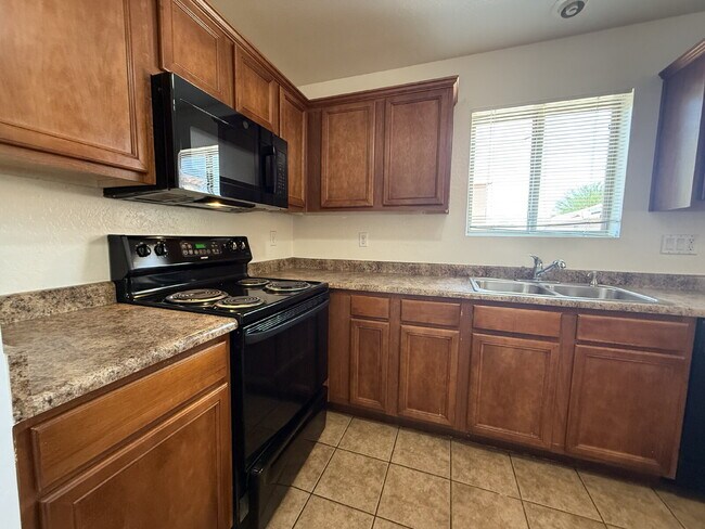 Building Photo - "Spacious 4-Bedroom Haven with 2 Bath Retreats in Laveen's Heart – 1,893 Sq Ft of Comfort!"