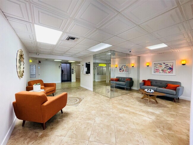 Building Photo - 400 N Riverside Dr