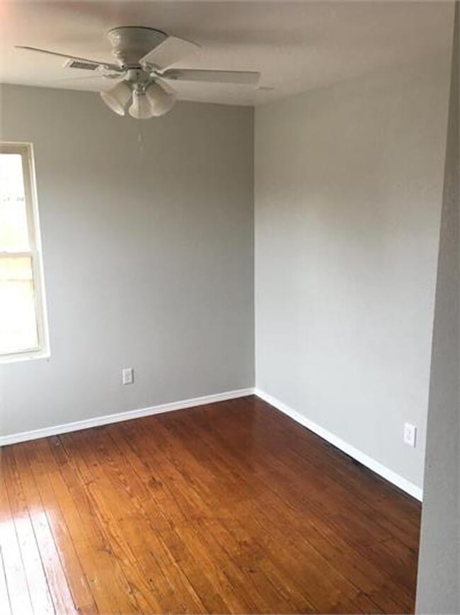 Building Photo - Large Canyon Home