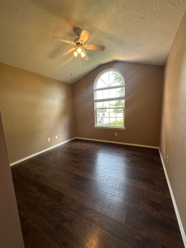 Building Photo - Beautiful home in Battlefield available now!