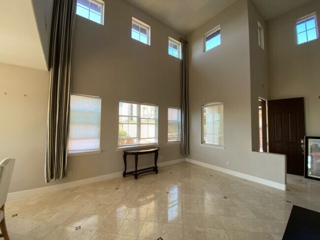 Building Photo - Great 4 Bd/3Bth in the San Marcos Santa Fe...