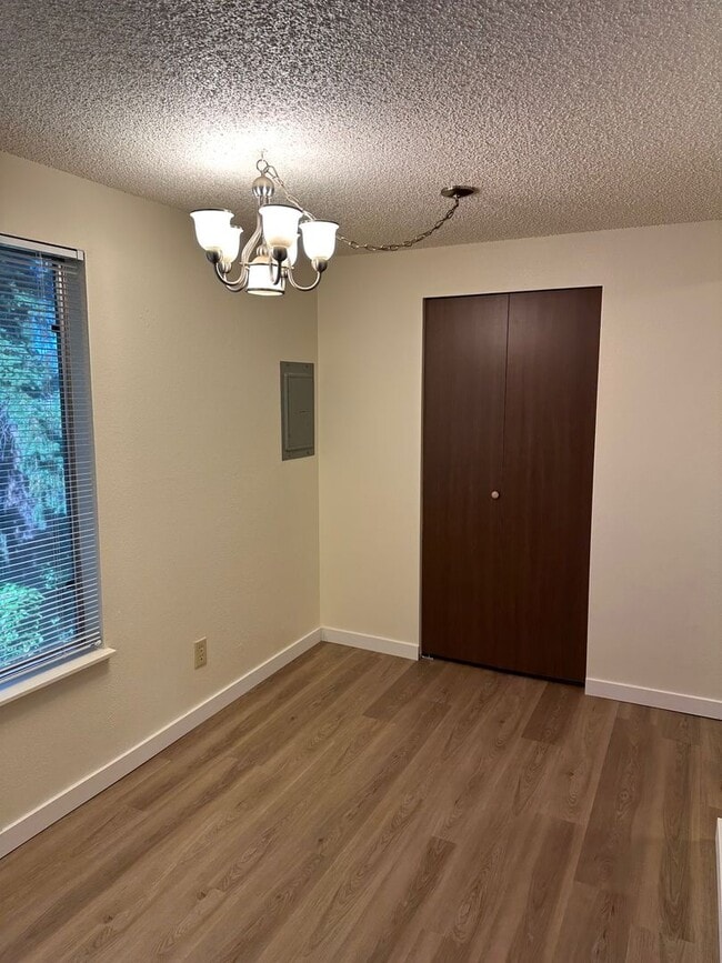 Building Photo - 3 bed/ 2 bath condo in Lynnwood!