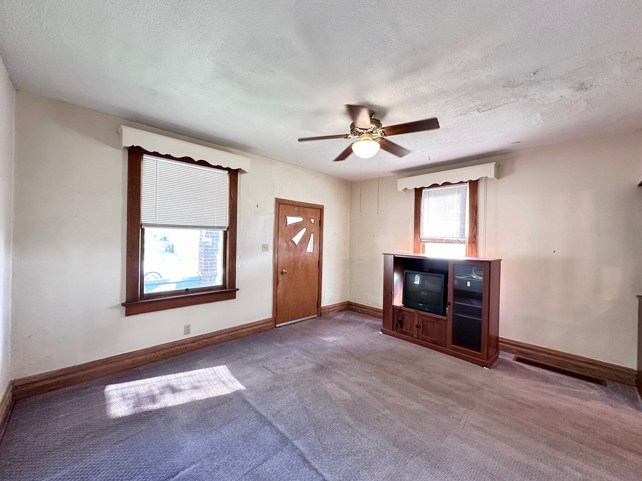 Building Photo - 1413 Laurel Pl