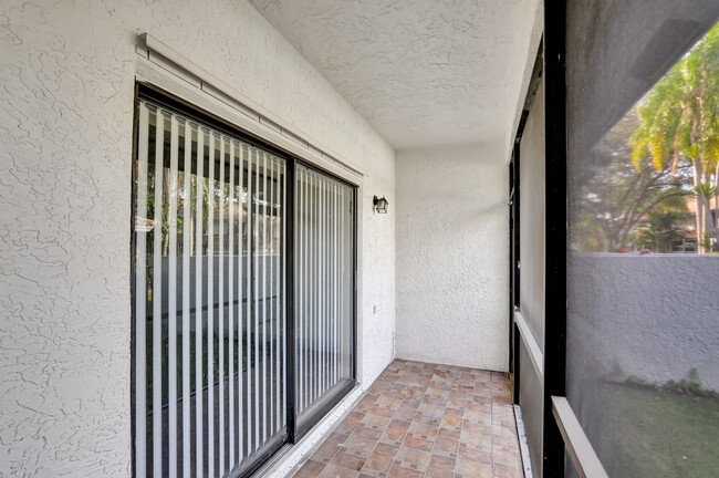 Building Photo - 9775 Riverside Dr