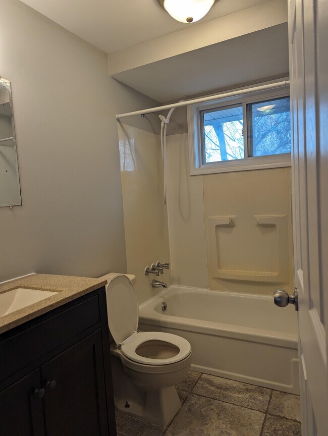 Building Photo - 38450 Meadowdale St