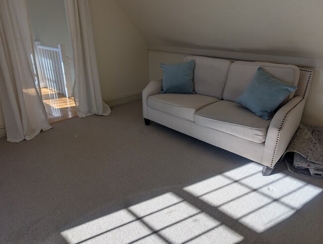 Building Photo - Beautiful 2 Bedroom House