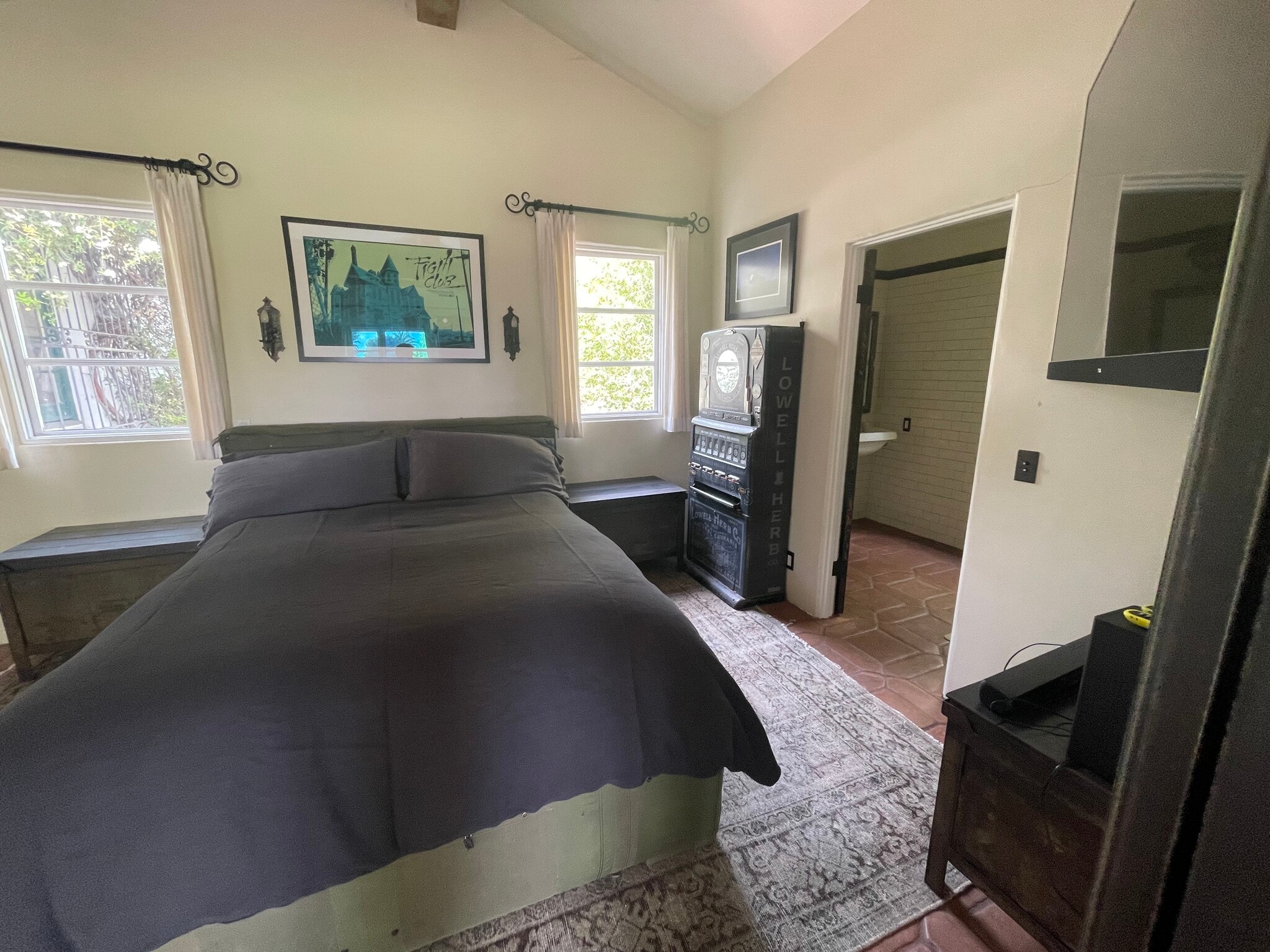 Building Photo - 232 E Los Olivos St