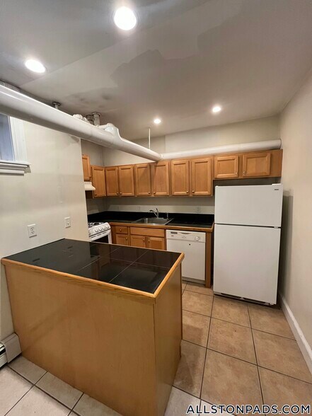 Building Photo - 33 Walbridge St