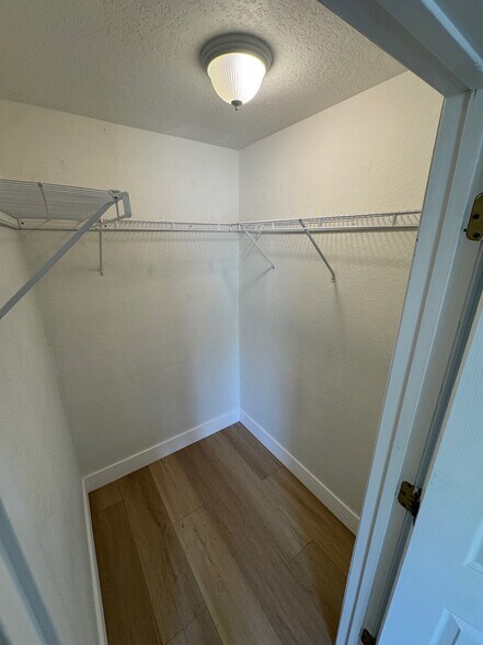Building Photo - 310 Greenwich Ct