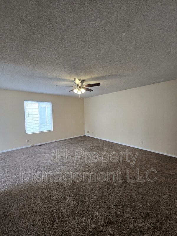 Building Photo - 4460 S Elizabeth Ave