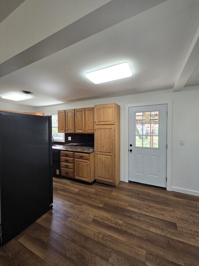 Building Photo - 1121 Luther E