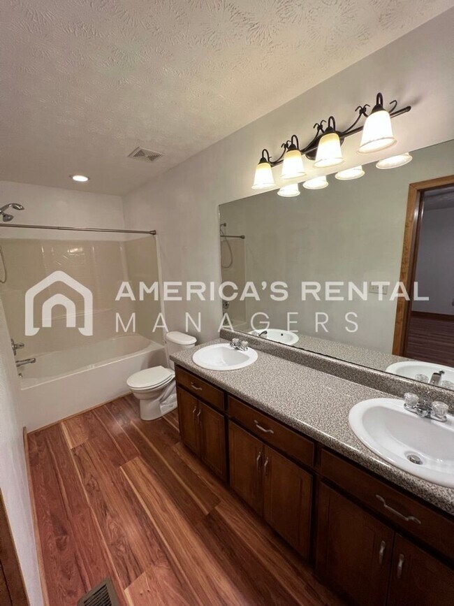 Building Photo - MOVE IN SPECIAL!!! - Home for rent in Lincoln!!! Available NOW!!! - Sign a lease by 5/15/26 to re...
