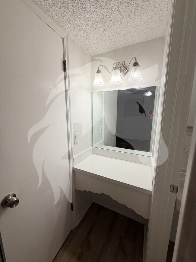 Building Photo - "Charming 4-Bedroom Home with Spacious Living at 840 North Windemere Drive, Moore, OK!"