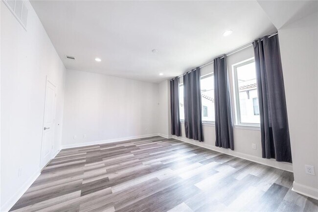 Building Photo - 1265B Bonner St