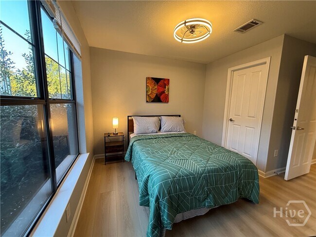 Building Photo - 211 North Ave