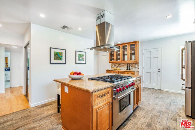 Building Photo - 17001 Bollinger Dr