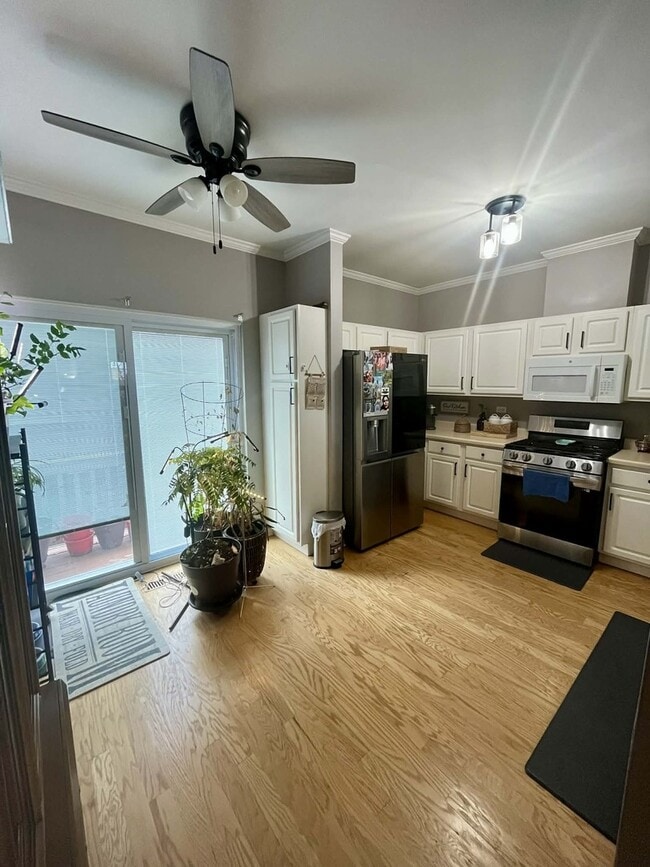 Building Photo - 9337 Harrison St