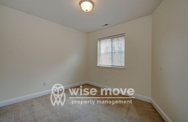 Building Photo - East Vancouver- Beautiful 5 bedroom