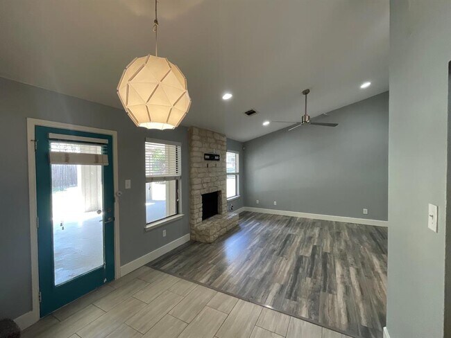 Building Photo - 8900 Linton Dr