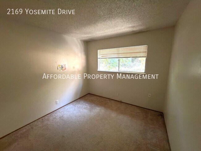 Building Photo - 2169 Yosemite Dr