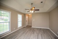 Building Photo - ** 3 bed 1 bath located in Montgomery East...