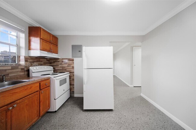 Building Photo - 40 W 4th St