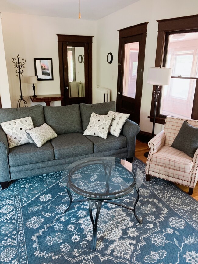 Building Photo - Griggs Duplex