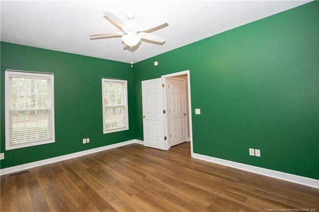 Building Photo - 110 Willow Creek Ln