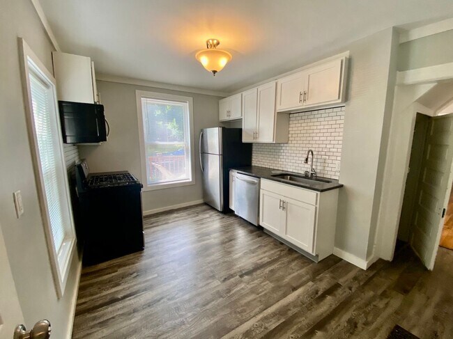 Primary Photo - 800 Clancy Ave NE