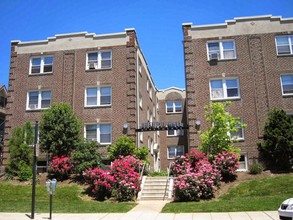 Building Photo - Brenton Hall Apartments