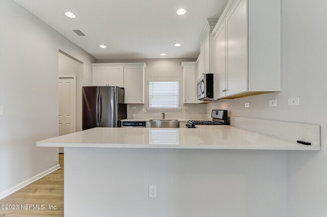 Building Photo - 278 Holly Forest Dr