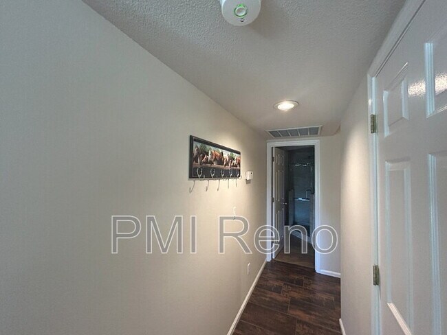 Building Photo - 1106 Happy Valley Ct