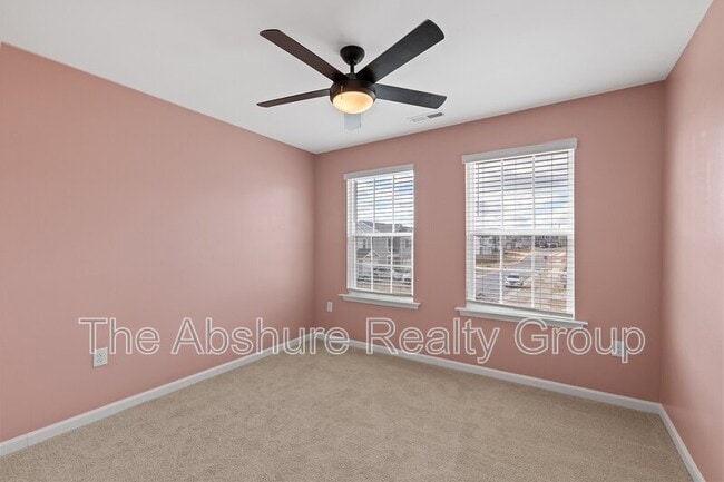 Building Photo - 49 River Bank Rd