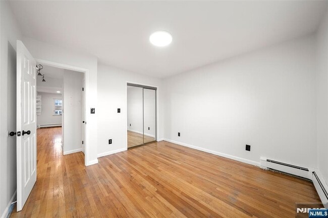 Building Photo - 209 8th St
