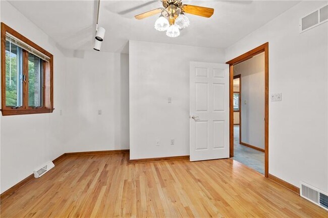 Building Photo - 1301 Grandview Ave